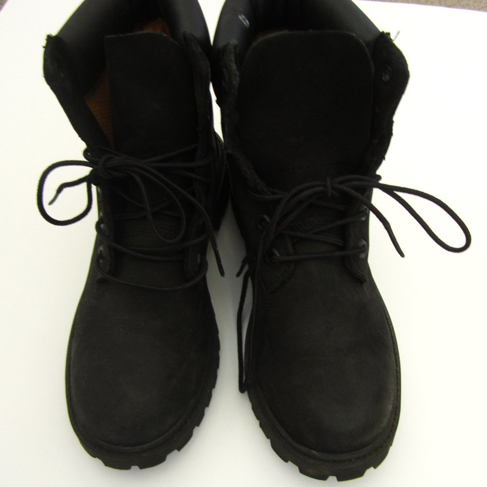 NWOT,  Black Suede Men's Size 5